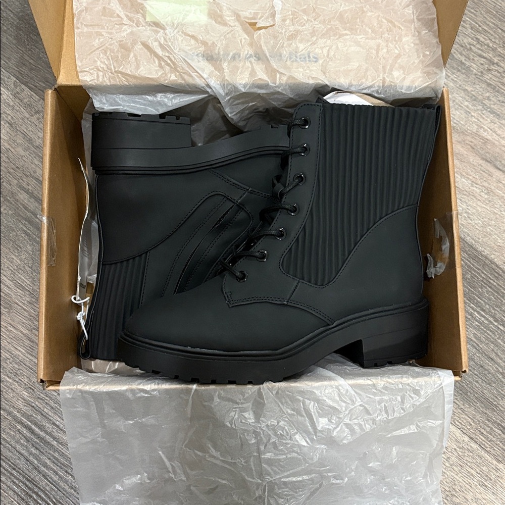Amazon Essentials Black Women's Combat Boots - Picture 8 of 10